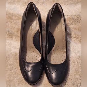 Ecco Almond Toe Leather Heels 39